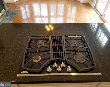 1619 Seneca Avenue - Photo Thumbnail 12