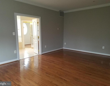 1619 Seneca Avenue - Photo Thumbnail 24