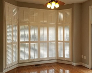 1619 Seneca Avenue - Photo Thumbnail 11