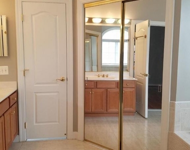 1619 Seneca Avenue - Photo Thumbnail 22