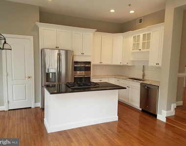 1619 Seneca Avenue - Photo Thumbnail 4