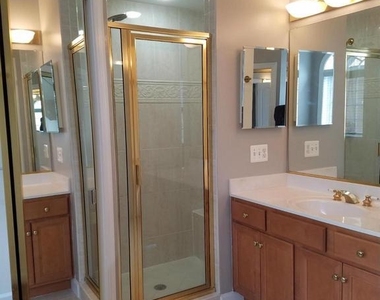 1619 Seneca Avenue - Photo Thumbnail 20