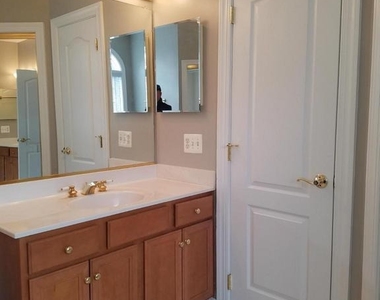 1619 Seneca Avenue - Photo Thumbnail 19