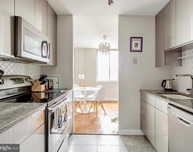 3245 Rio Drive - Photo Thumbnail 4