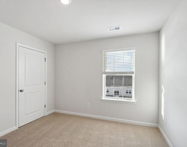 5208 Crooked Lane - Photo Thumbnail 11