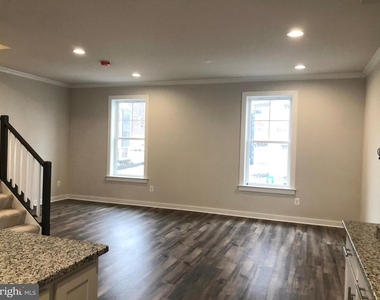 277 Willis St - Photo Thumbnail 9