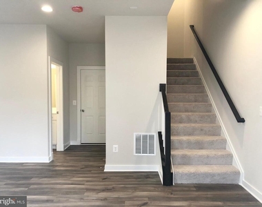 277 Willis St - Photo Thumbnail 8