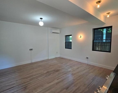 1401 Charles Street - Photo Thumbnail 4