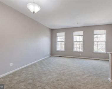 5140 Donovan Drive - Photo Thumbnail 10