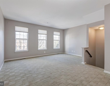 5140 Donovan Drive - Photo Thumbnail 13