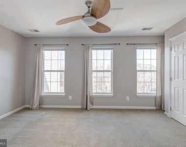 5140 Donovan Drive - Photo Thumbnail 24