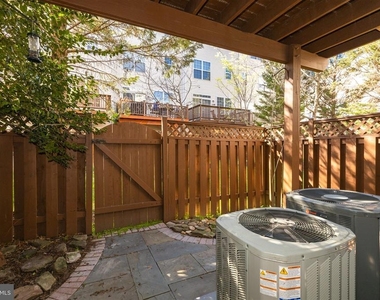 5140 Donovan Drive - Photo Thumbnail 36