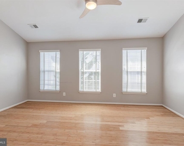 5140 Donovan Drive - Photo Thumbnail 21
