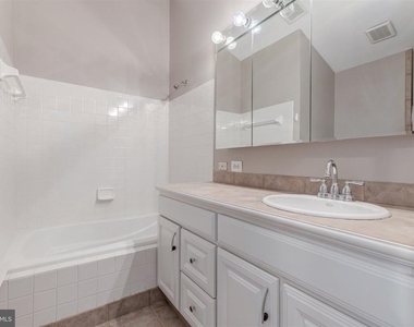 5140 Donovan Drive - Photo Thumbnail 20
