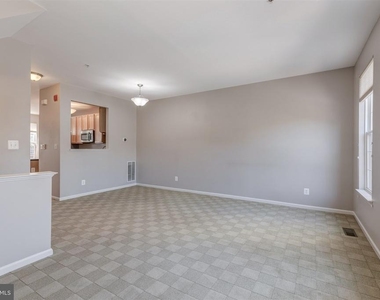 5140 Donovan Drive - Photo Thumbnail 4