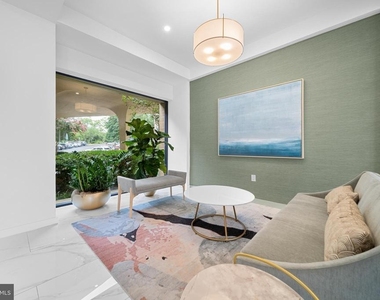 501 Slaters Lane - Photo Thumbnail 4