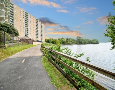 501 Slaters Lane - Photo Thumbnail 34