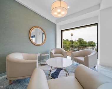 501 Slaters Lane - Photo Thumbnail 2