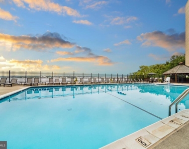 501 Slaters Lane - Photo Thumbnail 11