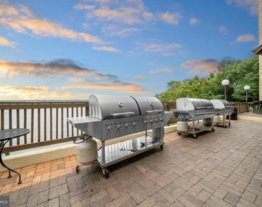 501 Slaters Lane - Photo Thumbnail 14