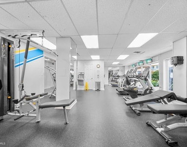 501 Slaters Lane - Photo Thumbnail 17