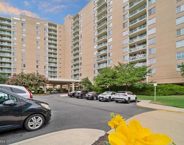 501 Slaters Lane - Photo Thumbnail 1