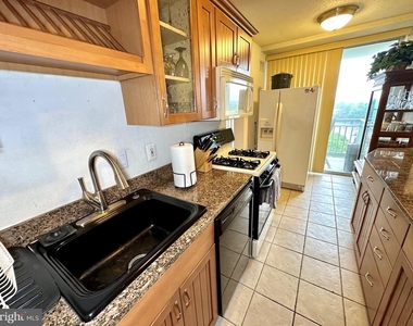501 Slaters Lane - Photo Thumbnail 42