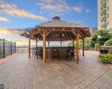 501 Slaters Lane - Photo Thumbnail 13