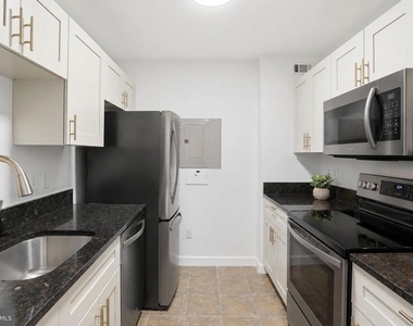 200 N Pickett Street - Photo Thumbnail 6