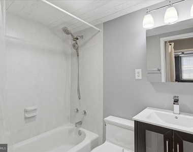 2030 N Adams Street N - Photo Thumbnail 13