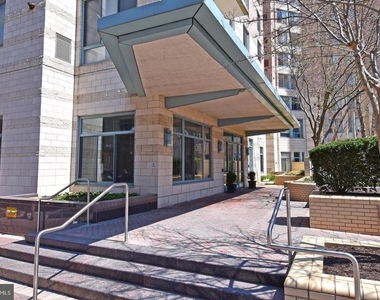 851 N Glebe Road N - Photo Thumbnail 3
