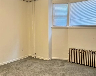 819 E Market Street - Photo Thumbnail 4