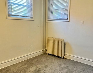 819 E Market Street - Photo Thumbnail 5
