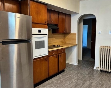 819 E Market Street - Photo Thumbnail 2