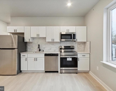 316 S 52nd Street - Photo Thumbnail 1