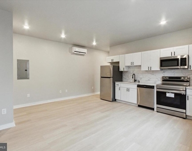 316 S 52nd Street - Photo Thumbnail 2
