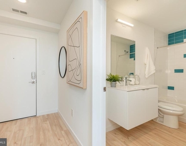1131 N Front Street - Photo Thumbnail 17