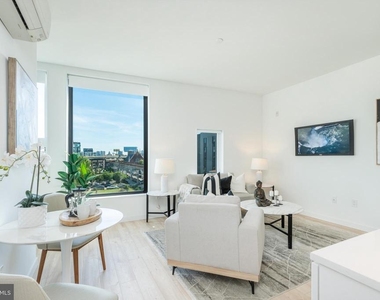 1131 N Front Street - Photo Thumbnail 6