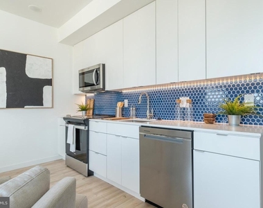 1131 N Front Street - Photo Thumbnail 8