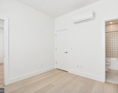 2406 Frankford Avenue - Photo Thumbnail 8