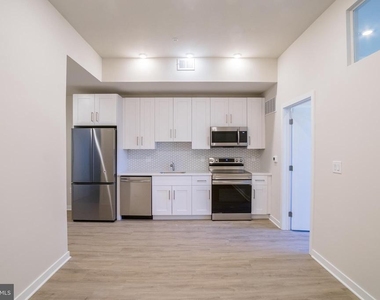 1330 S Patton Street - Photo Thumbnail 4
