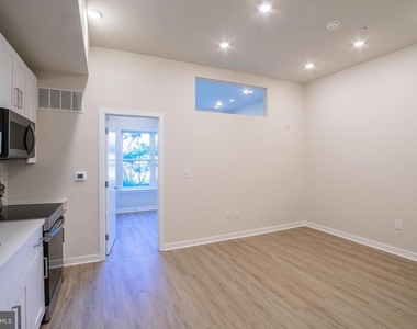1330 S Patton Street - Photo Thumbnail 3