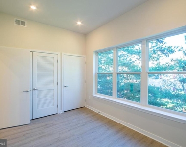 1330 S Patton Street - Photo Thumbnail 6