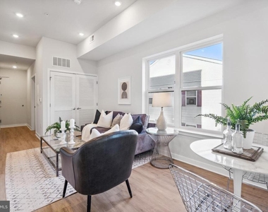 1330 S Patton Street - Photo Thumbnail 12