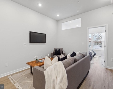 1330 S Patton Street - Photo Thumbnail 2