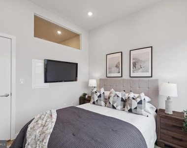 1330 S Patton Street - Photo Thumbnail 9