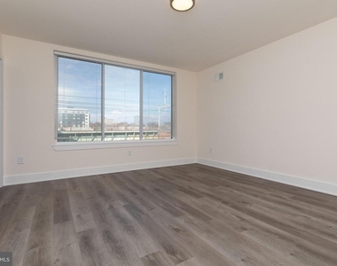 962 N 8th Street - Photo Thumbnail 6