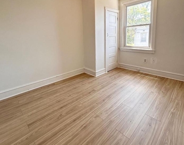 2524 Bonaffon Street - Photo Thumbnail 7