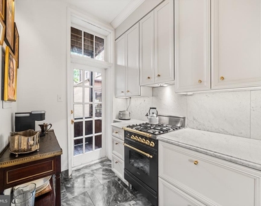 2308-10 Spruce Street - Photo Thumbnail 14