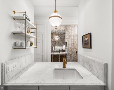 2308-10 Spruce Street - Photo Thumbnail 17